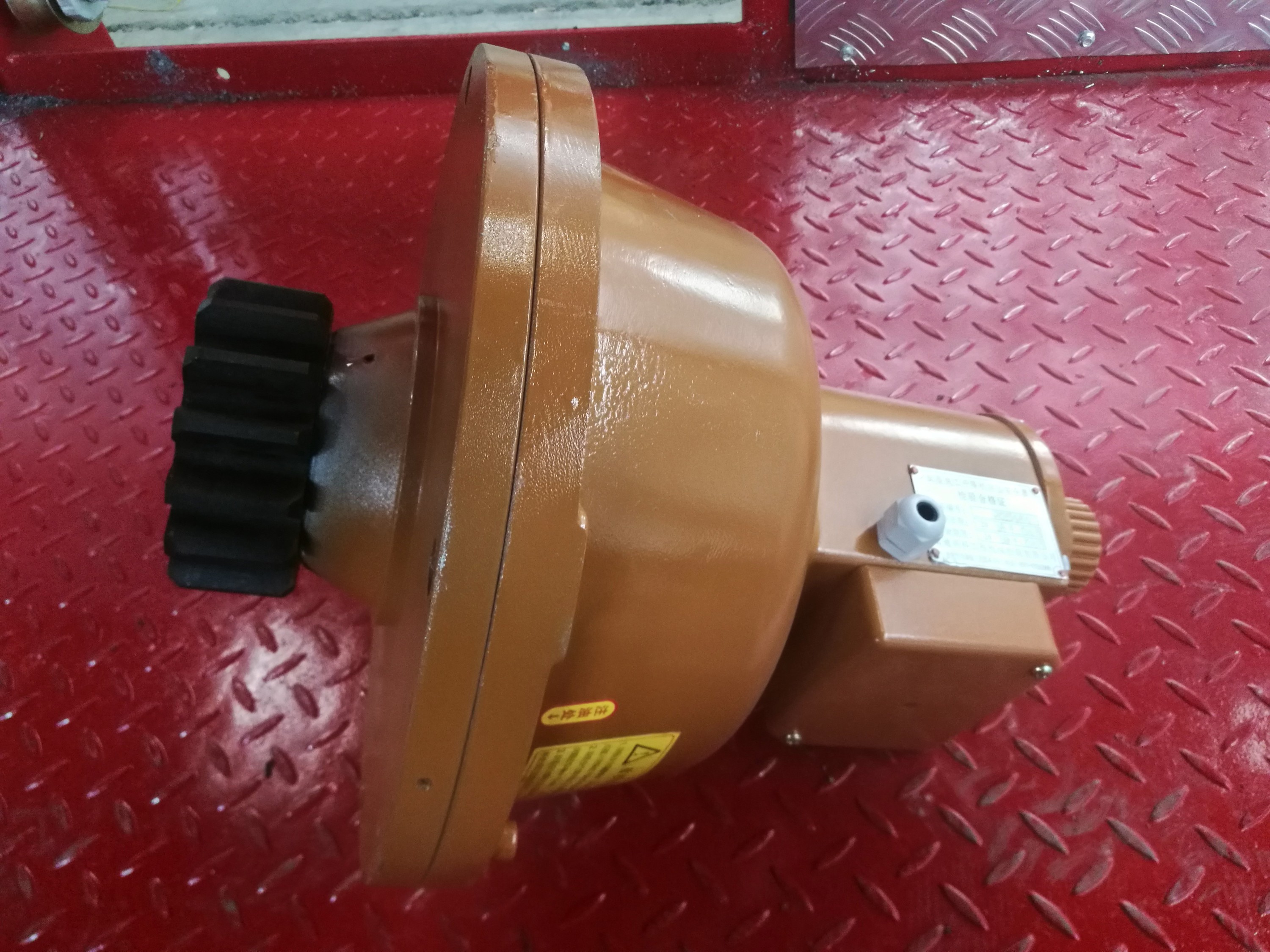 施工電梯配件專業(yè)廠家，防墜安全器的安全使用